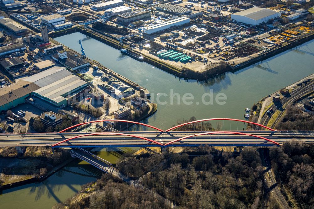 Luftbild Bottrop - Autobahn- Brückenbauwerk der BAB A42 über den Rhein-Herne Kanal in Bottrop im Bundesland Nordrhein-Westfalen
