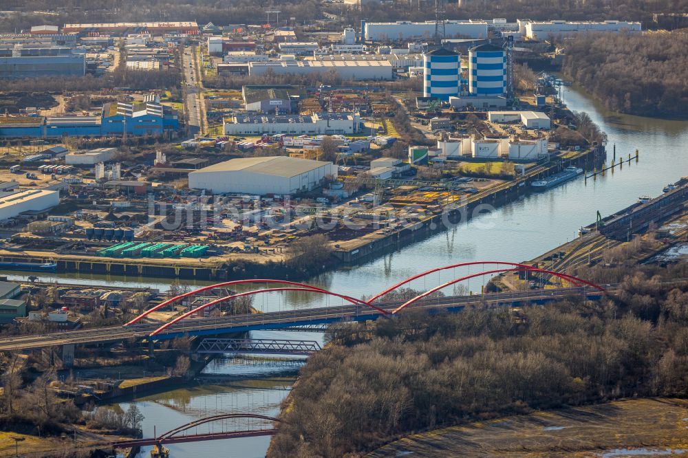 Luftbild Bottrop - Autobahn- Brückenbauwerk der BAB A42 über den Rhein-Herne Kanal in Bottrop im Bundesland Nordrhein-Westfalen