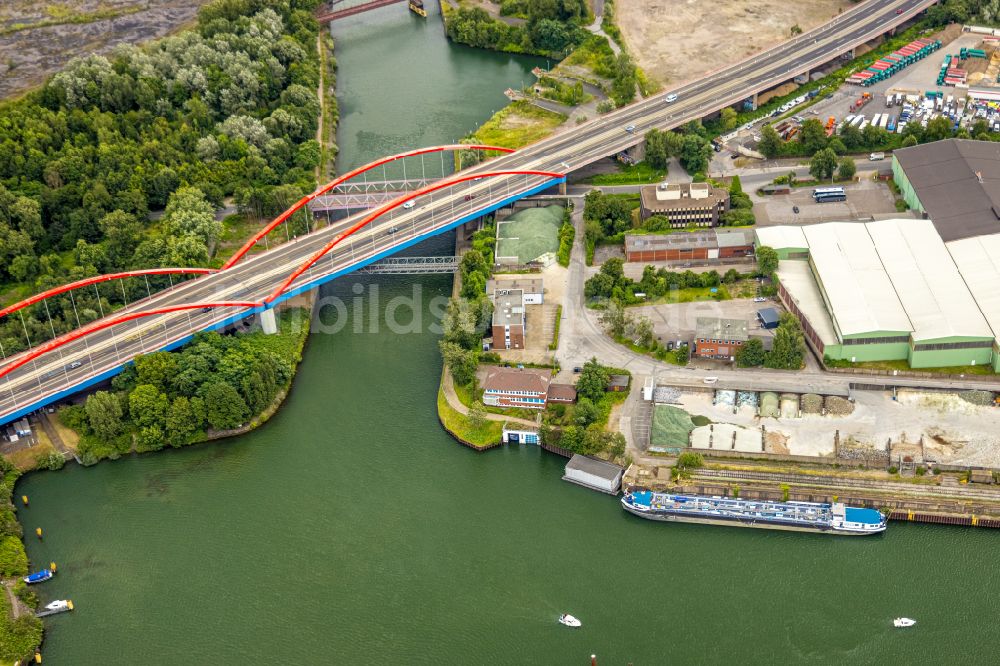 Luftbild Bottrop - Autobahn- Brückenbauwerk der BAB A42 über den Rhein-Herne Kanal in Bottrop im Bundesland Nordrhein-Westfalen