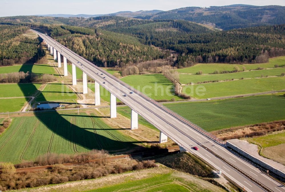 Luftbild Martinroda - Autobahn- Brückenbauwerk der BAB A71 über das Tal des Reichenbach in Martinroda im Bundesland Thüringen, Deutschland