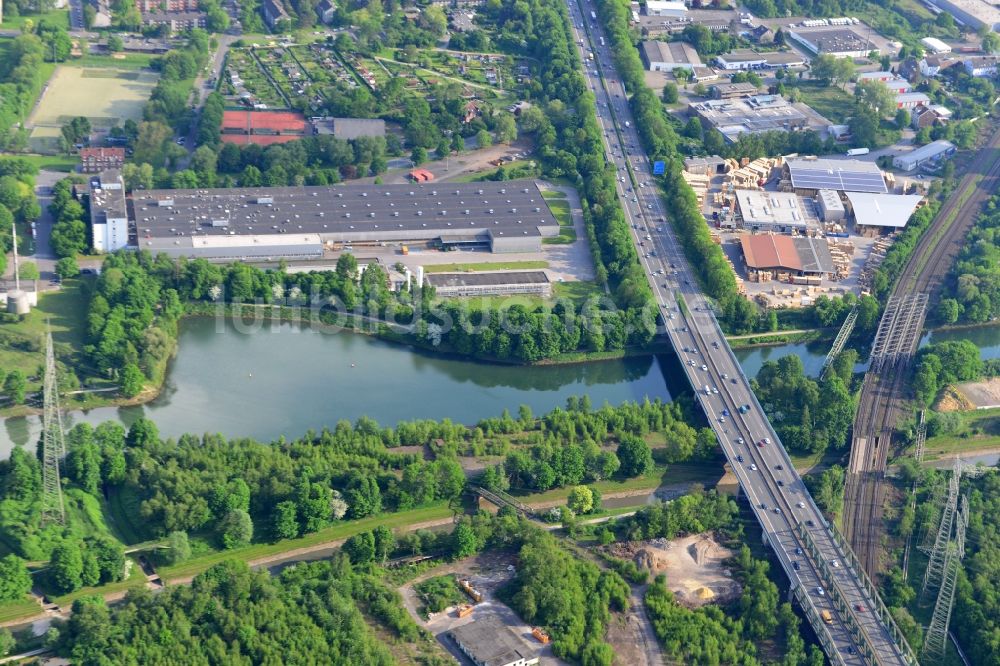 Luftbild Herne - Autobahn- Brückenbauwerk der BAB A43 über die Ufer des Rhein-Herne-Kanals in Herne im Bundesland Nordrhein-Westfalen