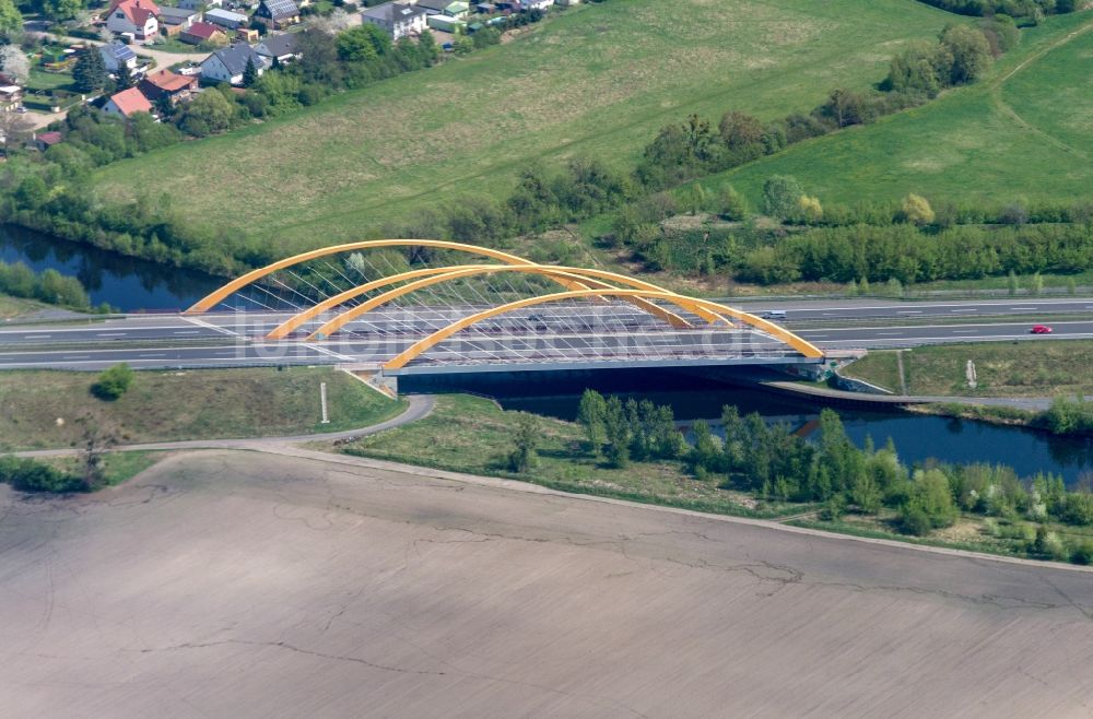 Luftaufnahme Brieselang - Autobahn- Brückenbauwerk der BAB A10 in Brieselang im Bundesland Brandenburg, Deutschland