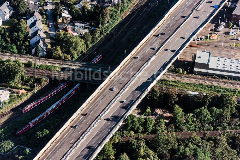 Duisburg aus der Vogelperspektive: Autobahn- Brückenbauwerk der BAB A59 in Duisburg im Bundesland Nordrhein-Westfalen