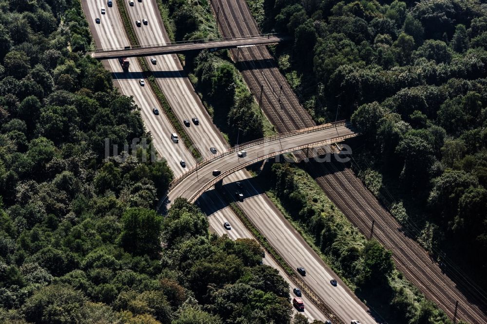 Luftaufnahme Duisburg - Autobahn- Brückenbauwerk der BAB A3 in Duisburg im Bundesland Nordrhein-Westfalen