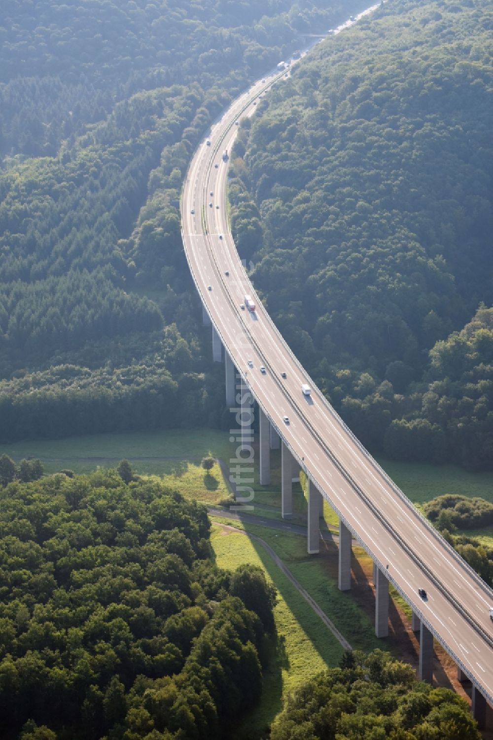 Ehringshausen von oben - Autobahn- Brückenbauwerk der BAB A45 in Ehringshausen im Bundesland Hessen, Deutschland