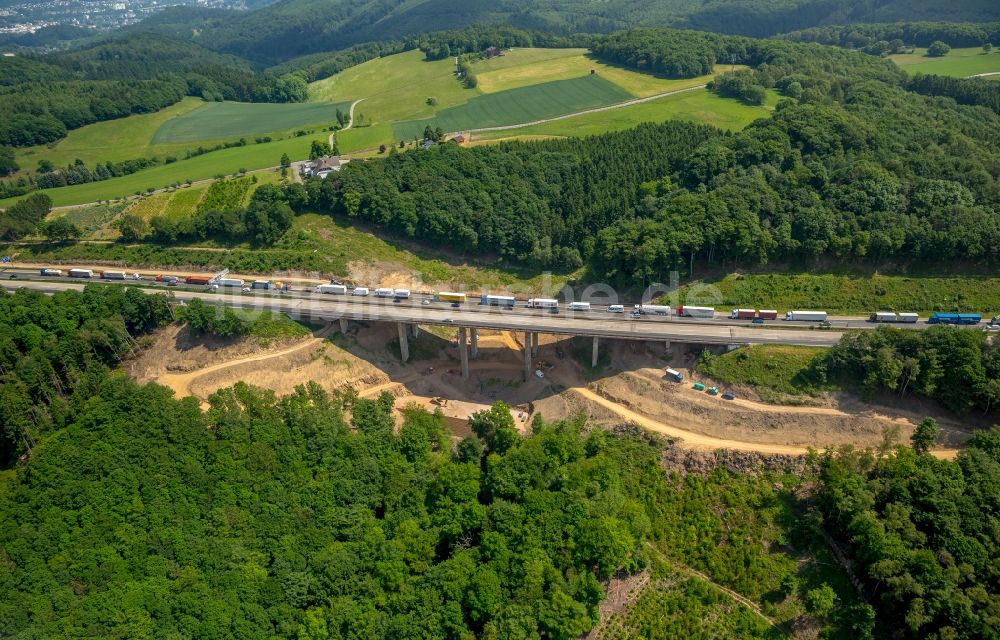 Luftaufnahme Hagen - Autobahn- Brückenbauwerk der BAB A45 Kattenohl A45 der Sauerlandlinie in Hagen im Bundesland Nordrhein-Westfalen, Deutschland