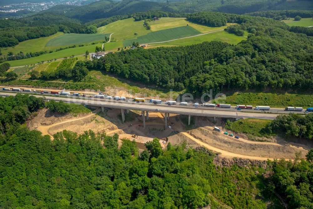 Hagen von oben - Autobahn- Brückenbauwerk der BAB A45 Kattenohl A45 der Sauerlandlinie in Hagen im Bundesland Nordrhein-Westfalen, Deutschland