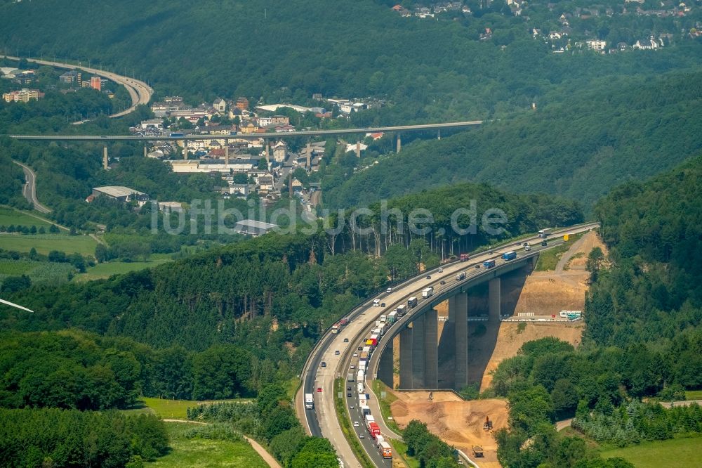 Hagen von oben - Autobahn- Brückenbauwerk der BAB A45 Kattenohl A45 der Sauerlandlinie in Hagen im Bundesland Nordrhein-Westfalen, Deutschland