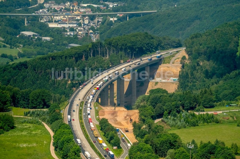 Hagen aus der Vogelperspektive: Autobahn- Brückenbauwerk der BAB A45 Kattenohl A45 der Sauerlandlinie in Hagen im Bundesland Nordrhein-Westfalen, Deutschland