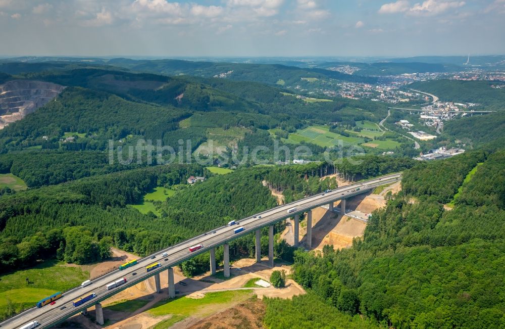 Hagen von oben - Autobahn- Brückenbauwerk der BAB A45 Kattenohl A45 der Sauerlandlinie in Hagen im Bundesland Nordrhein-Westfalen, Deutschland