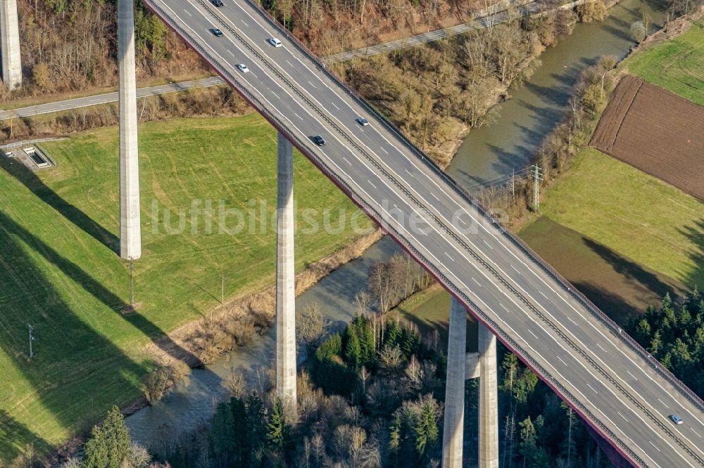 Eutingen im Gäu aus der Vogelperspektive: Autobahn- Brückenbauwerk der BAB A81 Neckartalbrücke in Eutingen im Gäu im Bundesland Baden-Württemberg, Deutschland