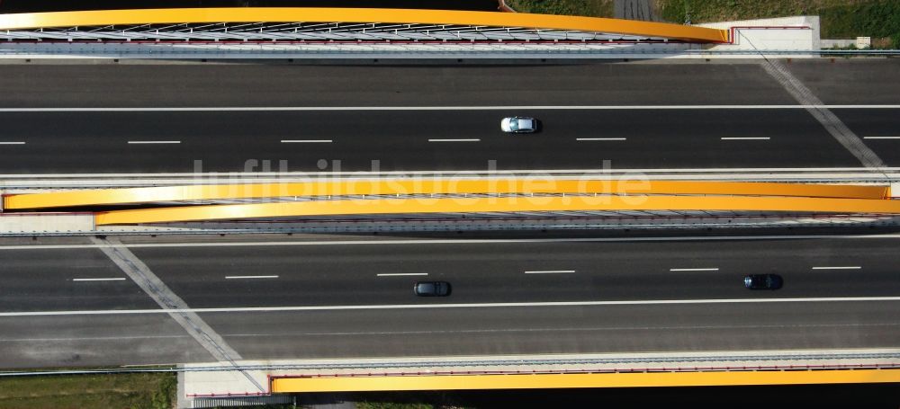 Brieselang von oben - Autobahn- Brückenbauwerk der BAB A10 im Ortsteil Zeestow in Brieselang im Bundesland Brandenburg