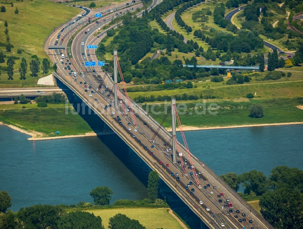 Leverkusen von oben - Autobahn- Brückenbauwerk der BAB A1 und Pylonen der Rheinquerung in Leverkusen im Bundesland Nordrhein-Westfalen