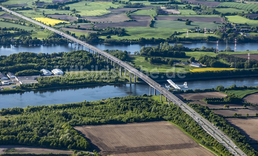 Luftaufnahme Rade - Autobahn- Brückenbauwerk der BAB A7 in Rade im Bundesland Schleswig-Holstein, Deutschland