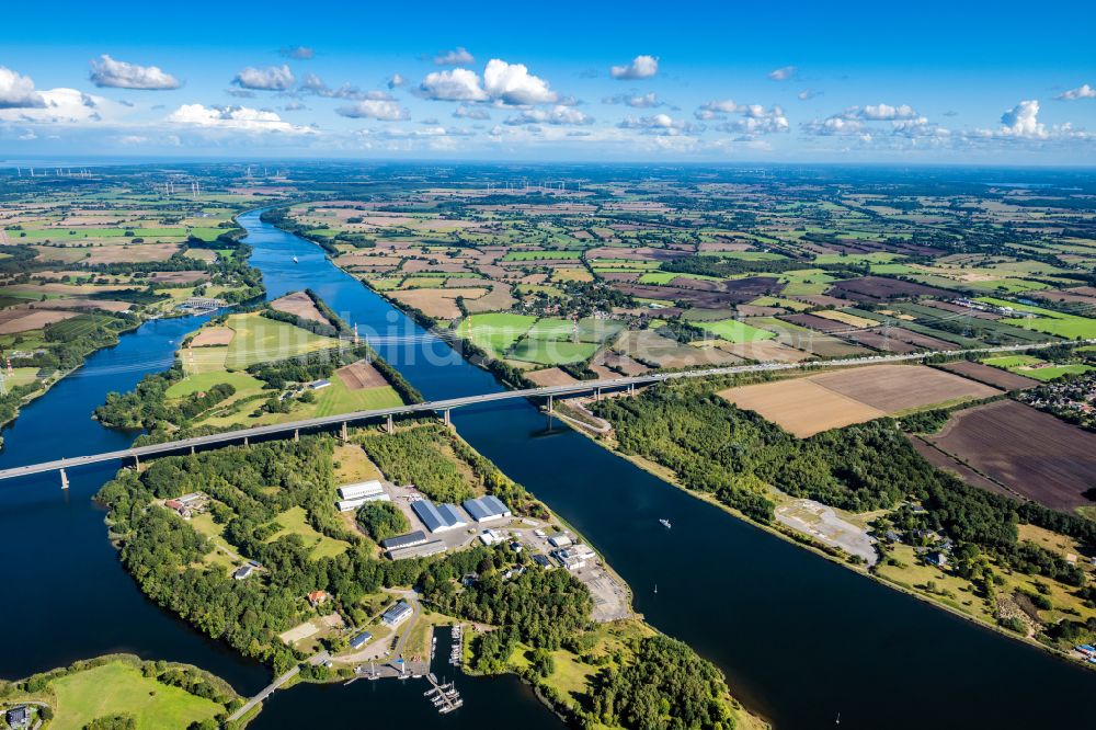 Rade von oben - Autobahn- Brückenbauwerk der BAB A7 in Rade im Bundesland Schleswig-Holstein, Deutschland