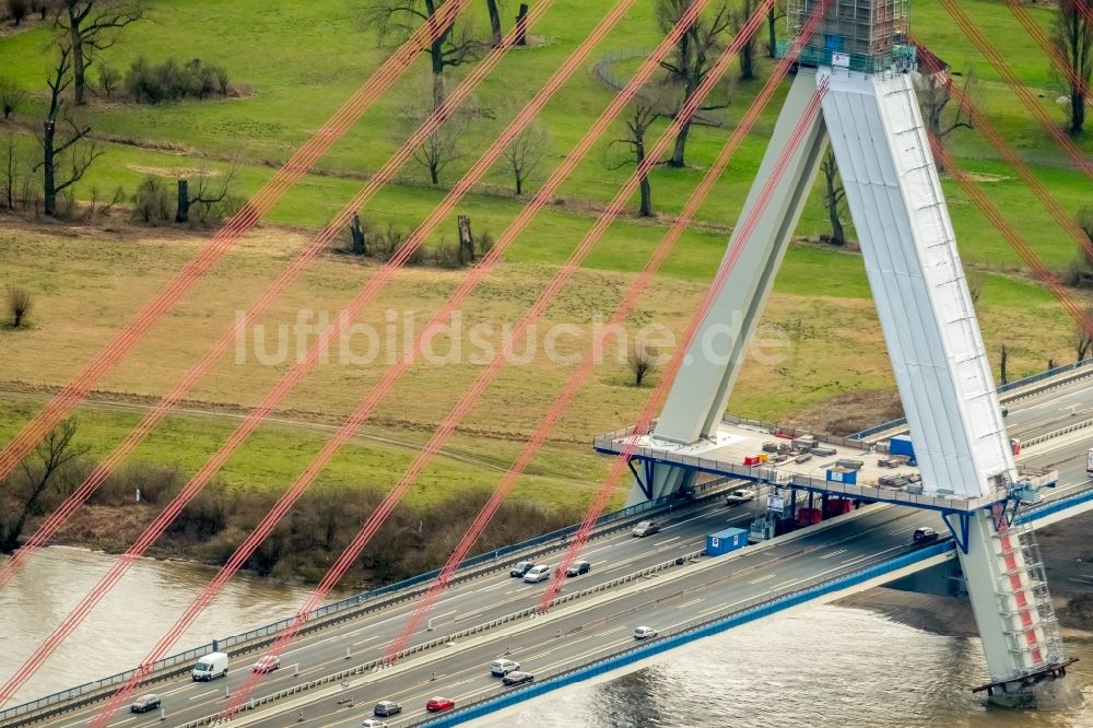 Düsseldorf aus der Vogelperspektive: Autobahn- Brückenbauwerk der BAB A46 - Rheinbrücke in Düsseldorf im Bundesland Nordrhein-Westfalen