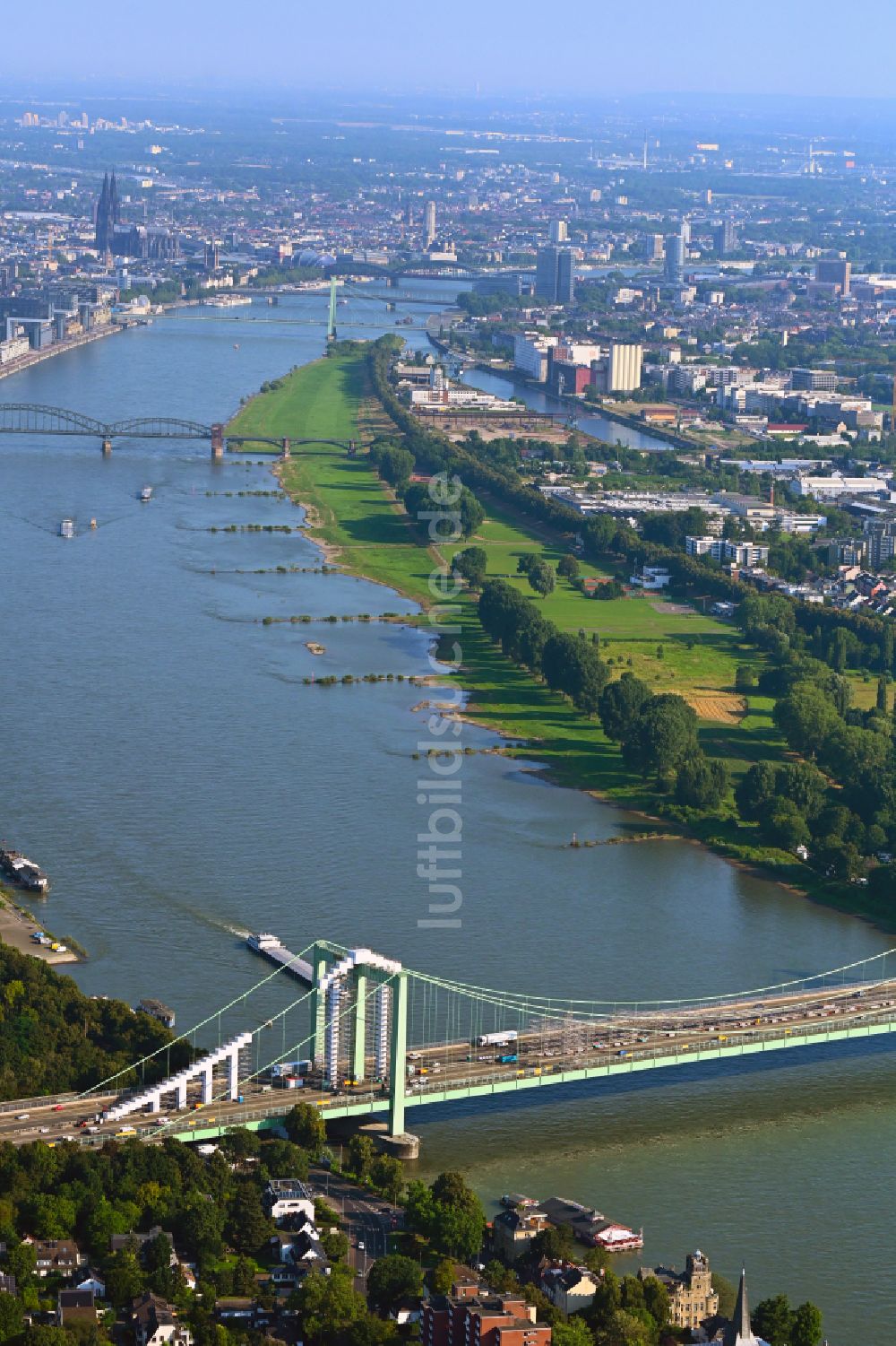 Köln aus der Vogelperspektive: Autobahn- Brückenbauwerk der BAB A A4 Rheinbrücke Köln-Rodenkirchen in Köln im Bundesland Nordrhein-Westfalen, Deutschland