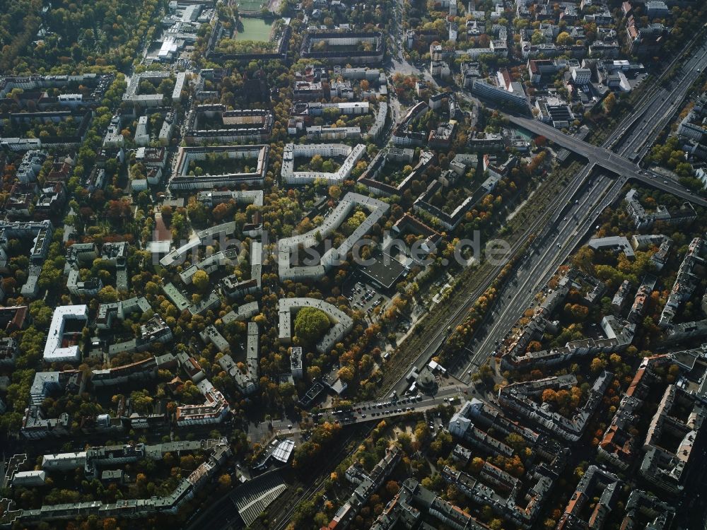 Berlin von oben - Autobahn- Brückenbauwerk der BAB A103 an der Saarstraße in Berlin