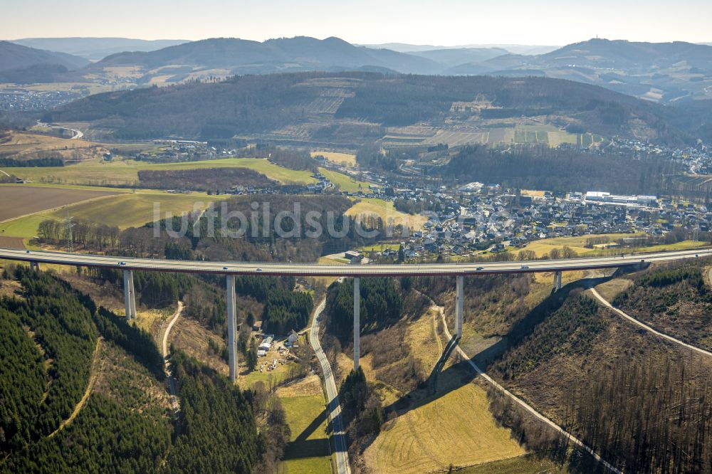 Luftaufnahme Nuttlar - Autobahn- Brückenbauwerk der BAB A 46 Talbrücke Nuttlar in Nuttlar im Bundesland Nordrhein-Westfalen, Deutschland