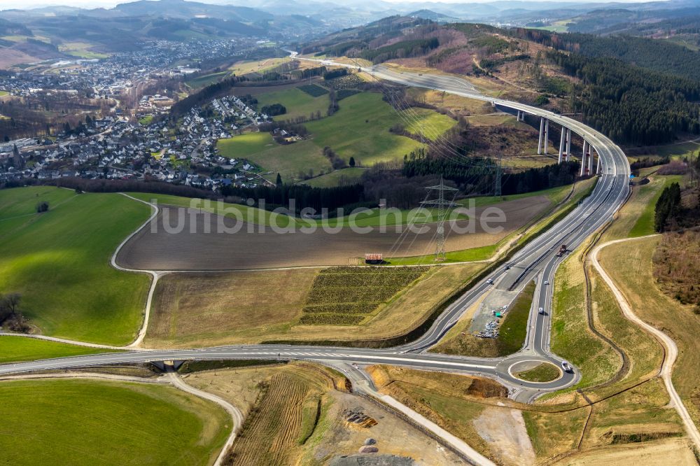 Nuttlar von oben - Autobahn- Brückenbauwerk der BAB A 46 Talbrücke Nuttlar in Nuttlar im Bundesland Nordrhein-Westfalen, Deutschland