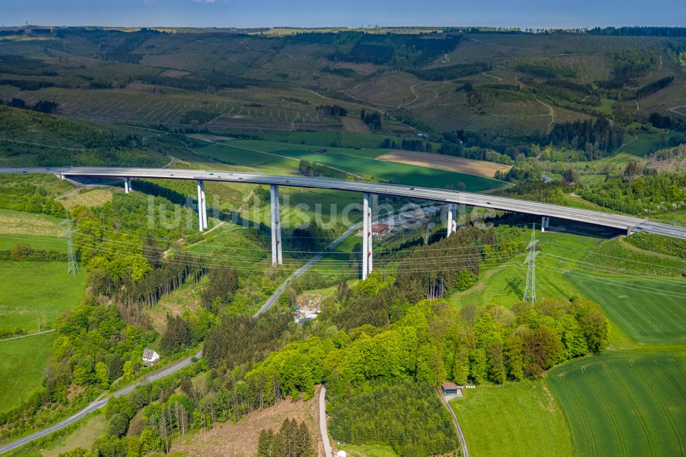 Luftbild Nuttlar - Autobahn- Brückenbauwerk der BAB A 46 Talbrücke Nuttlar in Nuttlar im Bundesland Nordrhein-Westfalen, Deutschland