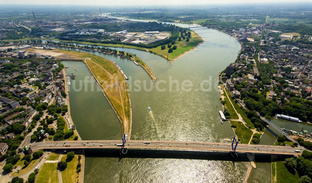 Luftbild Duisburg - Autobahn- Brückenbauwerk der BAB A40 am Ufer des Rhein in Duisburg im Bundesland Nordrhein-Westfalen