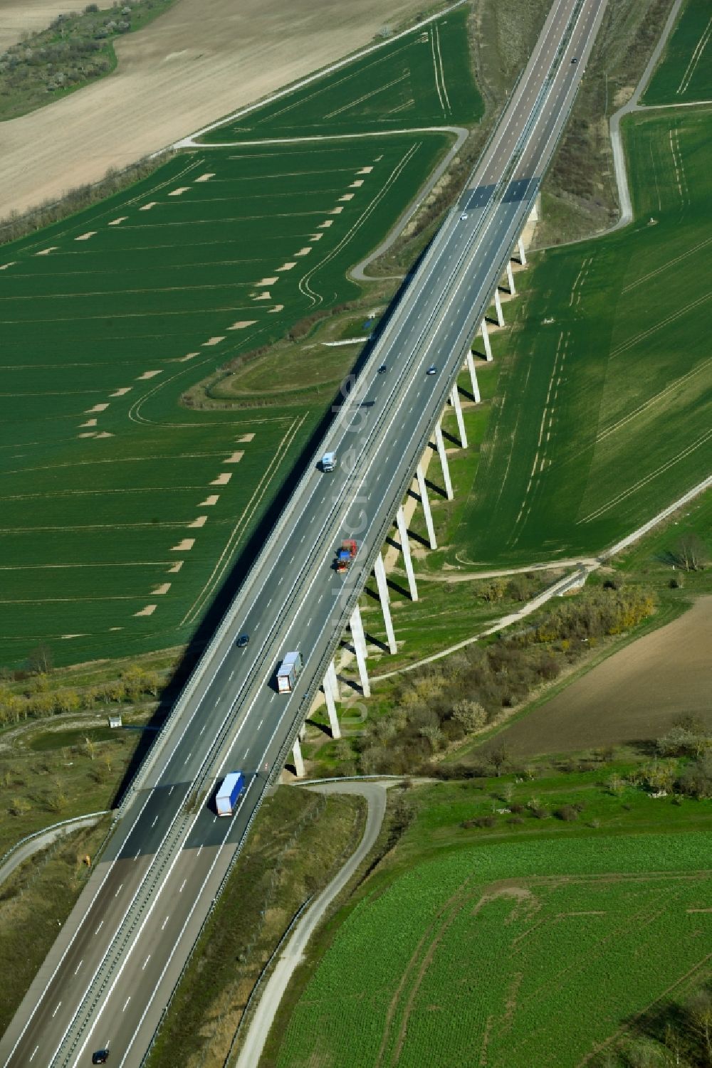 Alberstedt von oben - Autobahn- Brückenbauwerk der BAB A38 - Weidatalbrücke in Alberstedt im Bundesland Sachsen-Anhalt, Deutschland