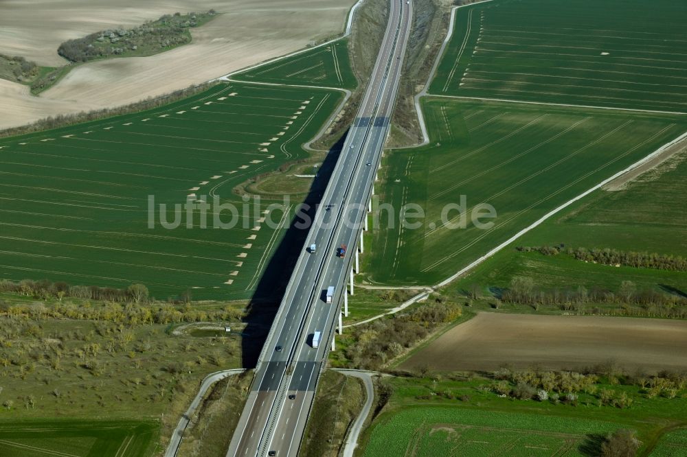 Alberstedt aus der Vogelperspektive: Autobahn- Brückenbauwerk der BAB A38 - Weidatalbrücke in Alberstedt im Bundesland Sachsen-Anhalt, Deutschland