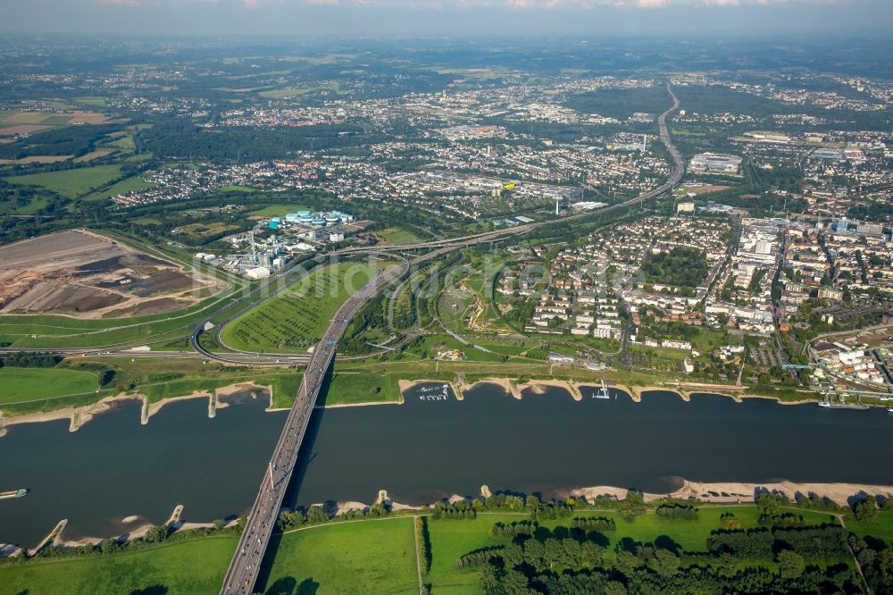 Luftbild Leverkusen - Autobahn- Brückenbauwerk über dem Fluss Rhein der BAB A1 im Westen von Leverkusen im Bundesland Nordrhein-Westfalen