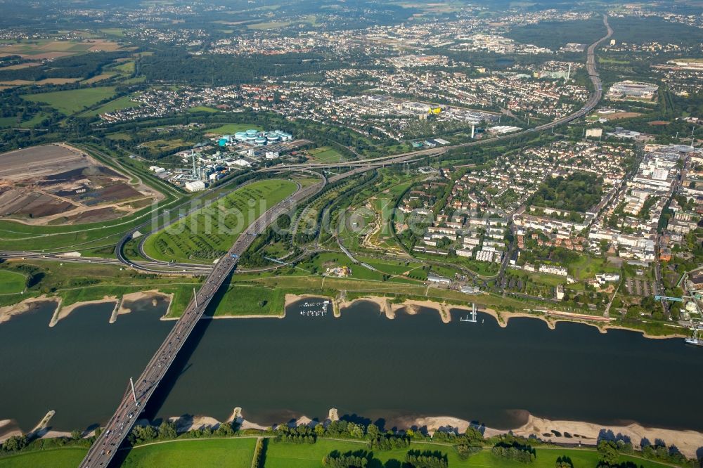 Luftaufnahme Leverkusen - Autobahn- Brückenbauwerk über dem Fluss Rhein der BAB A1 im Westen von Leverkusen im Bundesland Nordrhein-Westfalen