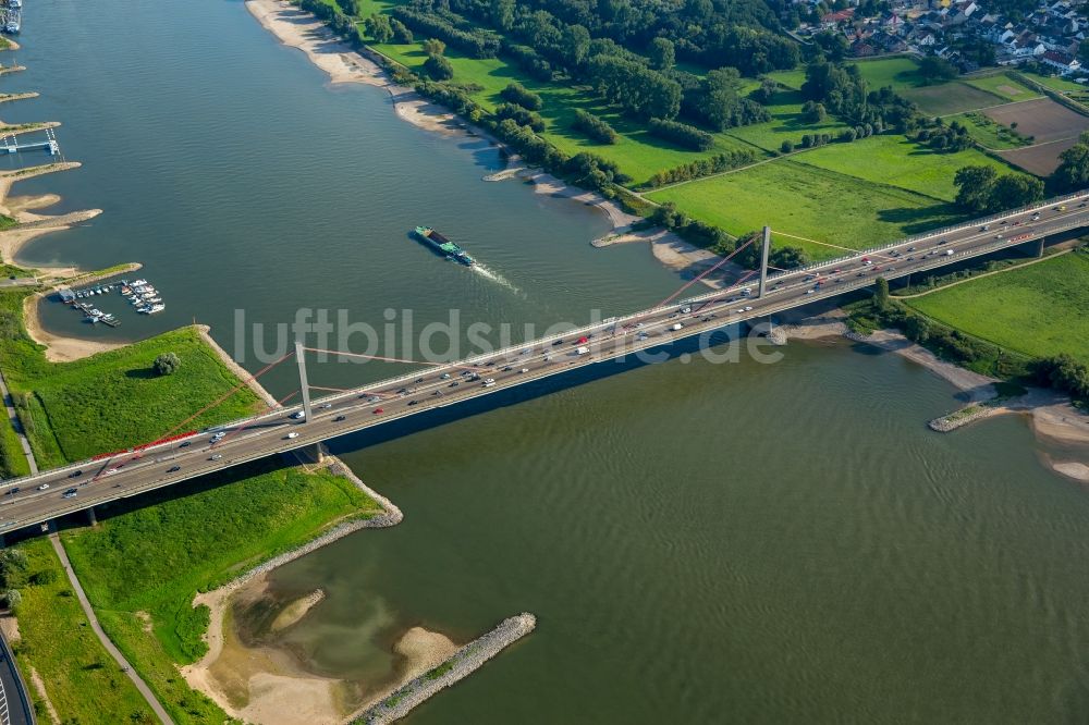 Leverkusen von oben - Autobahn- Brückenbauwerk über dem Fluss Rhein der BAB A1 im Westen von Leverkusen im Bundesland Nordrhein-Westfalen