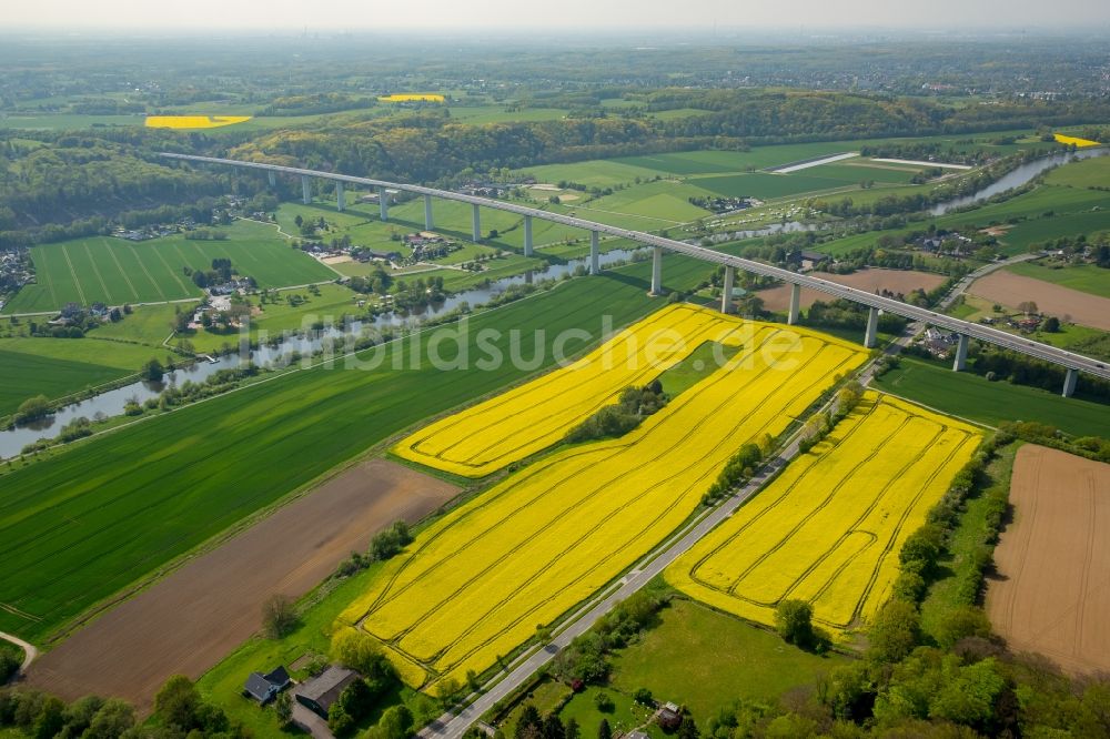 Mintard von oben - Autobahn- Brückenbauwerk Mintarder Ruhrtalbrücke der BAB 52 über die Ruhr bei Mintard im Bundesland Nordrhein-Westfalen, Deutschland