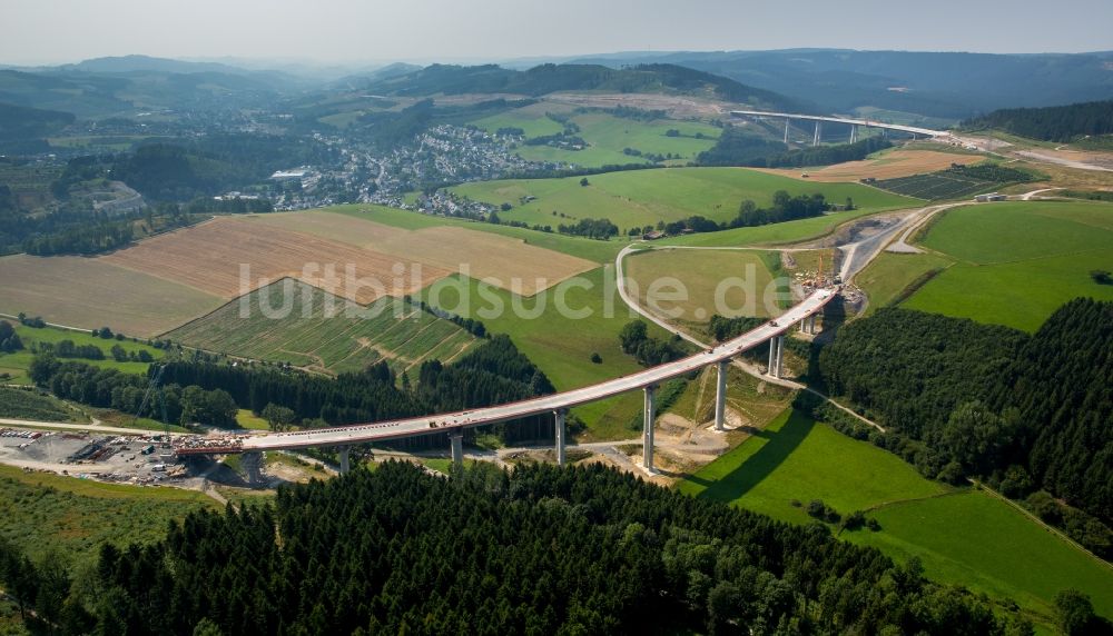 Bestwig aus der Vogelperspektive: Autobahn- Brückenbauwerk Neubau der BAB A46 in Bestwig im Bundesland Nordrhein-Westfalen