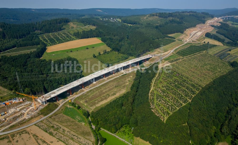 Luftaufnahme Bestwig - Autobahn- Brückenbauwerk Neubau der BAB A46 in Bestwig im Bundesland Nordrhein-Westfalen