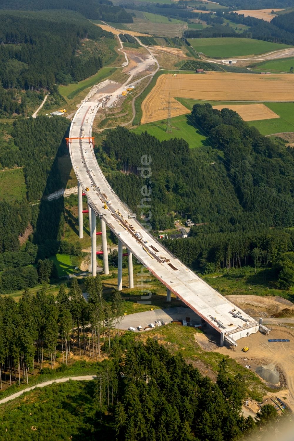 Luftaufnahme Warstein - Autobahn- Brückenbauwerk Neubau der BAB A46 in Bestwig im Bundesland Nordrhein-Westfalen