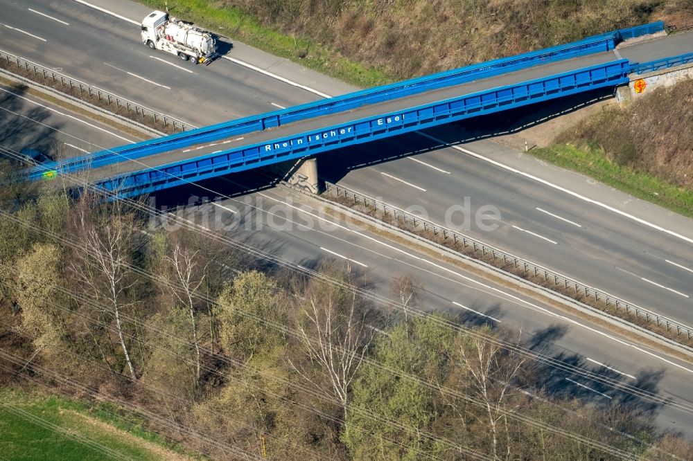 Luftbild Dortmund - Autobahn- Brückenbauwerk Rheinischer Esel über der BAB A45 im Ortsteil Kruckel in Dortmund im Bundesland Nordrhein-Westfalen, Deutschland