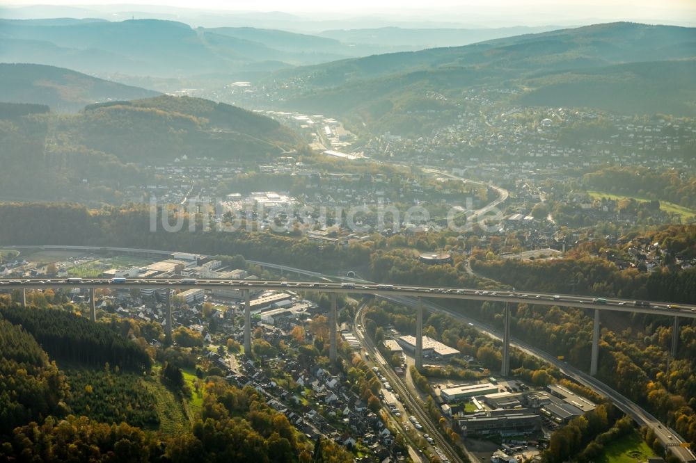 Luftaufnahme Siegen - Autobahn- Brückenbauwerk Siegtalbrücke der BAB A45 in Siegen im Bundesland Nordrhein-Westfalen