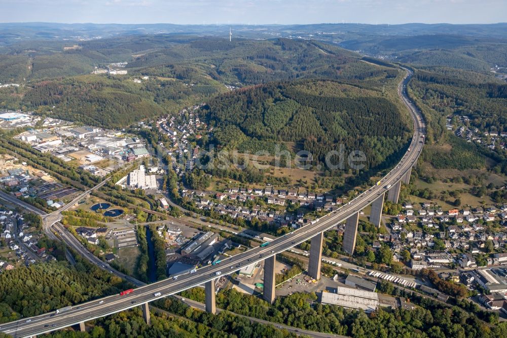 Siegen von oben - Autobahn- Brückenbauwerk Siegtalbrücke der BAB A45 in Siegen im Bundesland Nordrhein-Westfalen