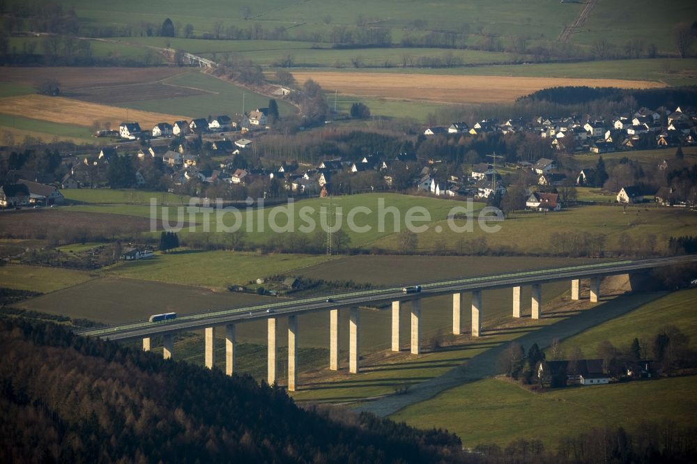 Luftbild Meschede Enste - Autobahn- Brückenviadukt der BAB A46 bei Enste in Meschede im Bundesland Nordrhein-Westfalen