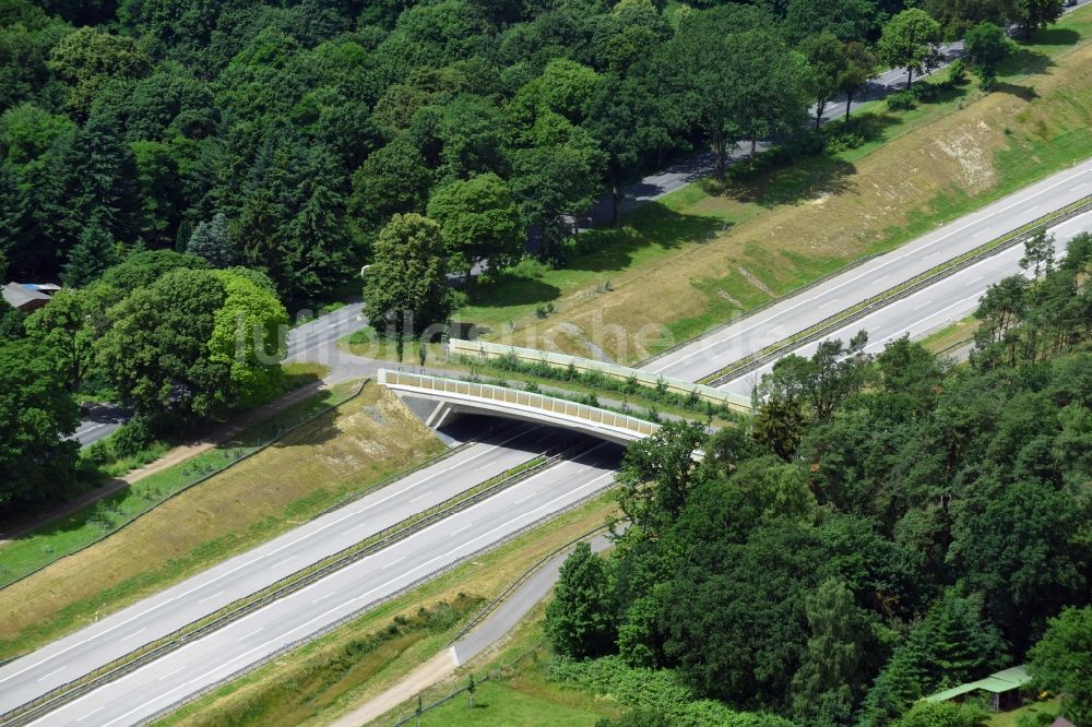 Luftbild Karstädt - Autobahn- Brückenbauwerk einer als Grünbrücke