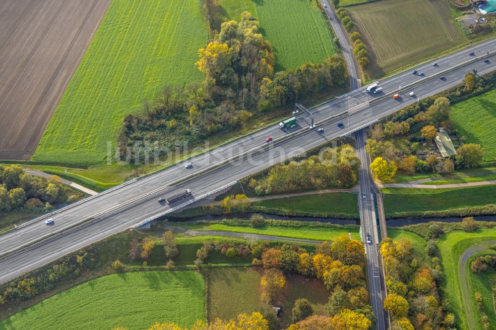 Luftaufnahme Kamen - Autobahn- Brückenbauwerk der BAB A2 über den Fluss Seseke in Kamen im 