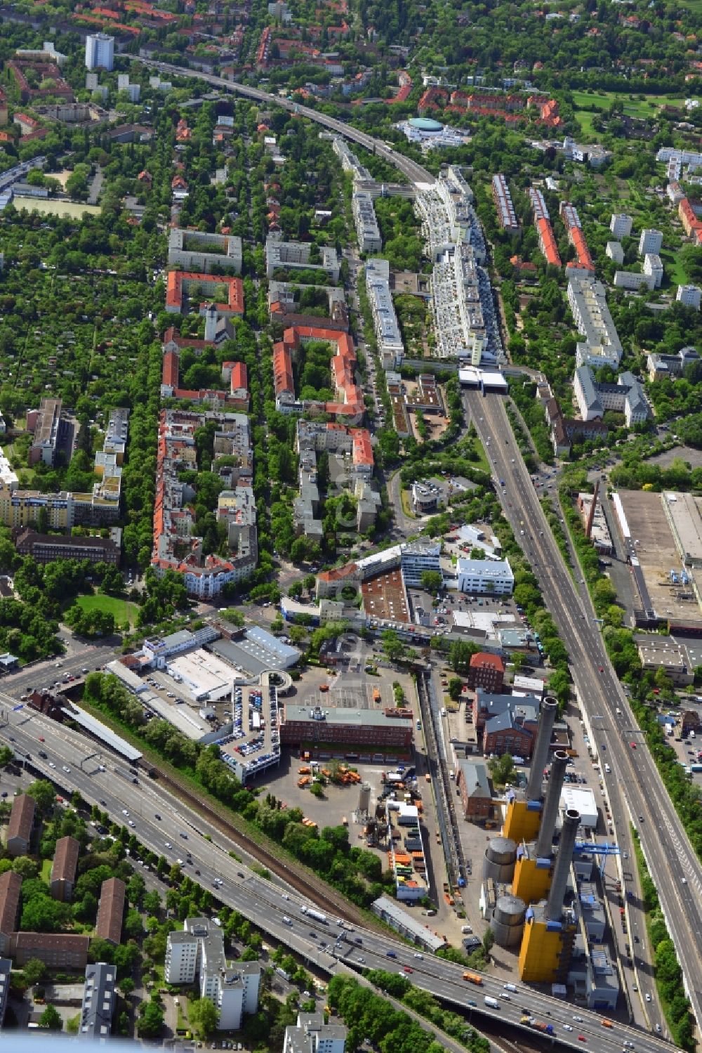 Luftaufnahme Berlin - Autobahn A100 auf Höhe des Abzweig Steglitz mit Kraftwerk Wilmersdorf von Berlin