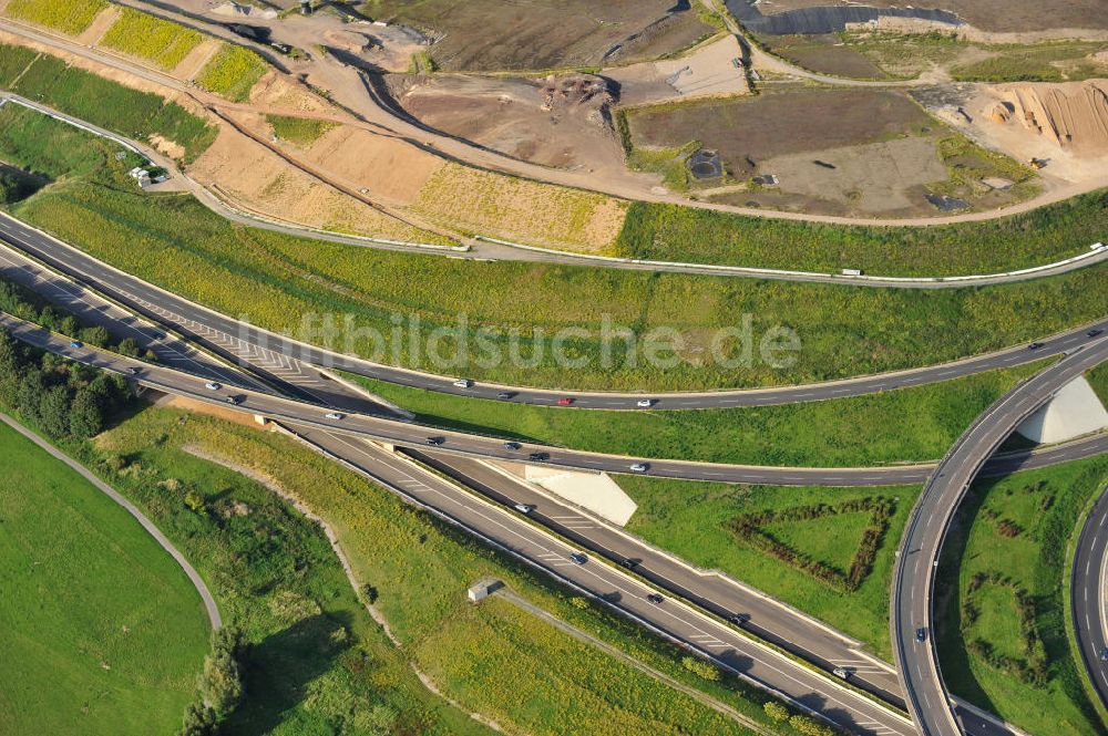 Leverkusen von oben - Autobahn A59 in Leverkusen NRW