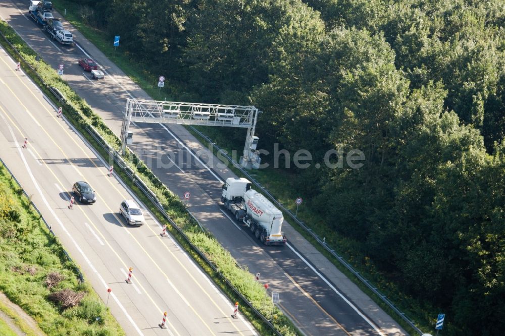 Luftbild Bühl - Autobahn- Mautbrücke an der A5 in Bühl im Bundesland Baden-Württemberg