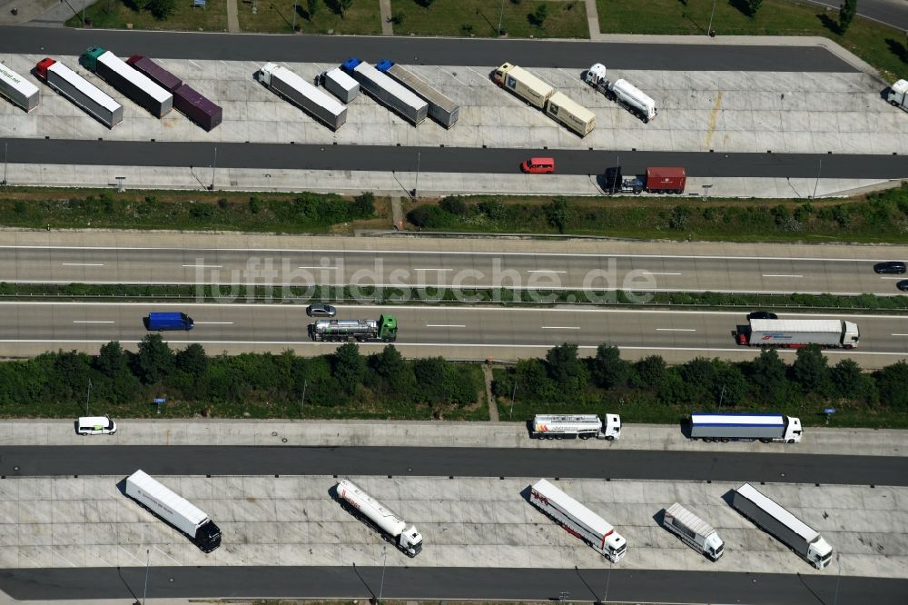 Luftaufnahme Bördeland - Autobahn- Parkplatz der BAB A14 in Bördeland im Bundesland Sachsen-Anhalt