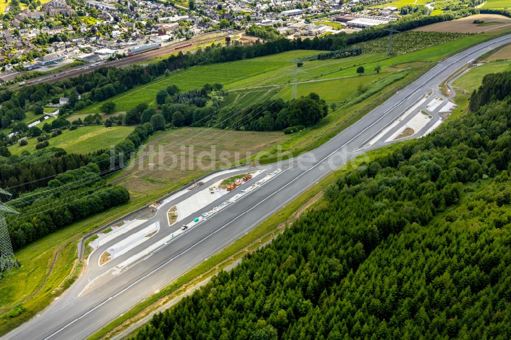 Luftaufnahme Bestwig - Autobahn- Raststätte und Parkplatz an der BAB A46 in Bestwig im Bundesland Nordrhein-Westfalen, Deutschland