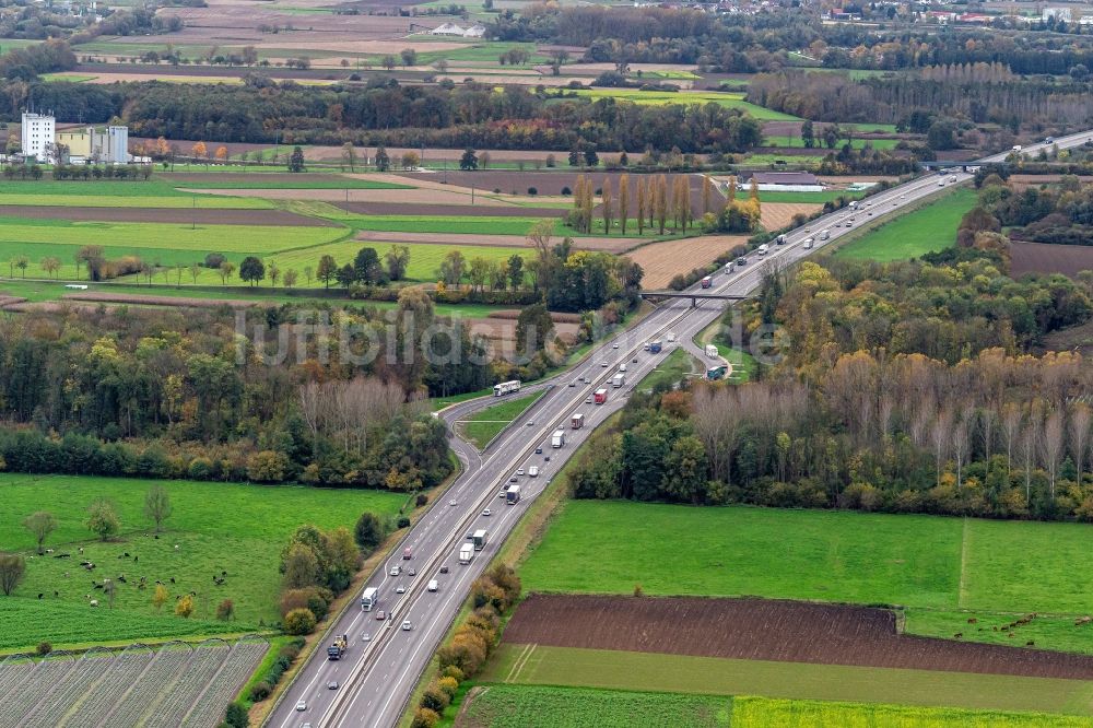 Luftbild Hohberg - Autobahn- Raststätte und Parkplatz der BAB A5 in Hohberg im Bundesland Baden-Württemberg, Deutschland