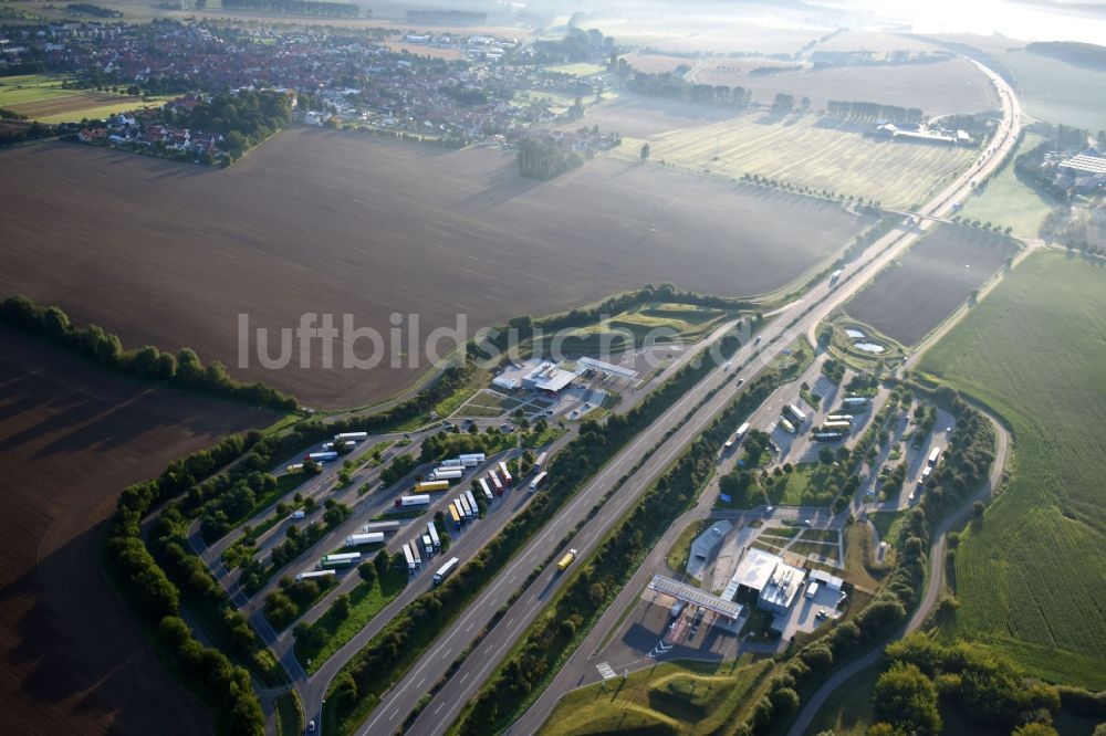 Luftaufnahme Kirchworbis - Autobahn- Raststätte und Parkplatz der BAB A38 in Kirchworbis im Bundesland Thüringen, Deutschland