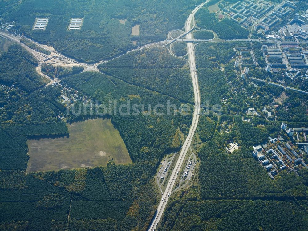 Luftaufnahme Stahnsdorf - Autobahn- Raststätte und Parkplatz Parforceheide in Stahnsdorf im Bundesland Brandenburg