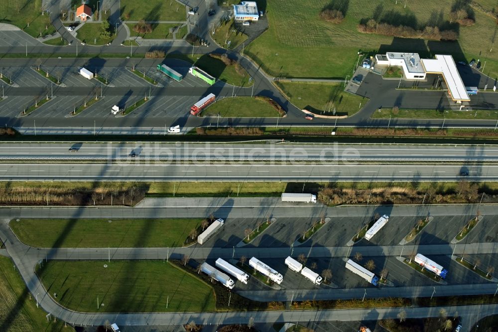 Jacobsdorf aus der Vogelperspektive: Autobahn Raststätte am Rand des Verlaufes der Autobahn BAB A12 Biegener-Hellen- Nord und Süd in Jacobsdorf im Bundesland Brandenburg